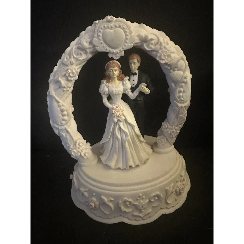 San Francisco Music Box  1992 Bride And Groom cake topper